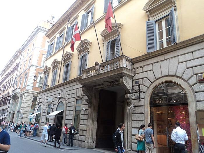 Quanto devono vendere Adidas, Chanel e Moncler nelle vie più care dello shopping Quanto devono vendere Adidas, Chanel e Moncler nelle vie più care dello shopping