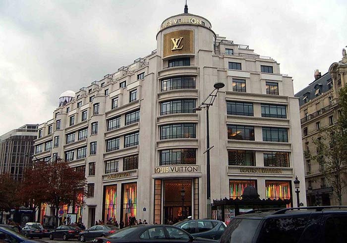 Quanto devono vendere Adidas, Chanel e Moncler nelle vie più care dello shopping Quanto devono vendere Adidas, Chanel e Moncler nelle vie più care dello shopping