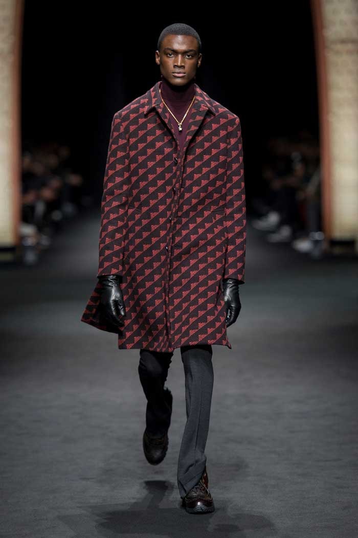 Milano moda uomo: trionfa il capospalla e torna il montone Milano moda uomo: trionfa il capospalla e torna il montone