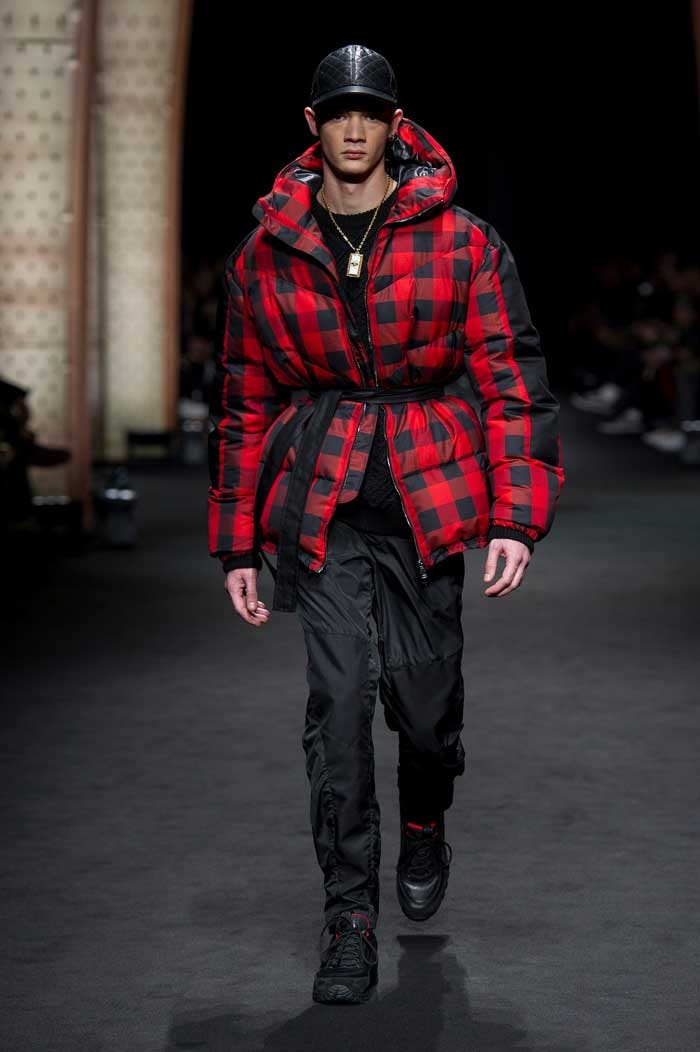Milano moda uomo: trionfa il capospalla e torna il montone Milano moda uomo: trionfa il capospalla e torna il montone