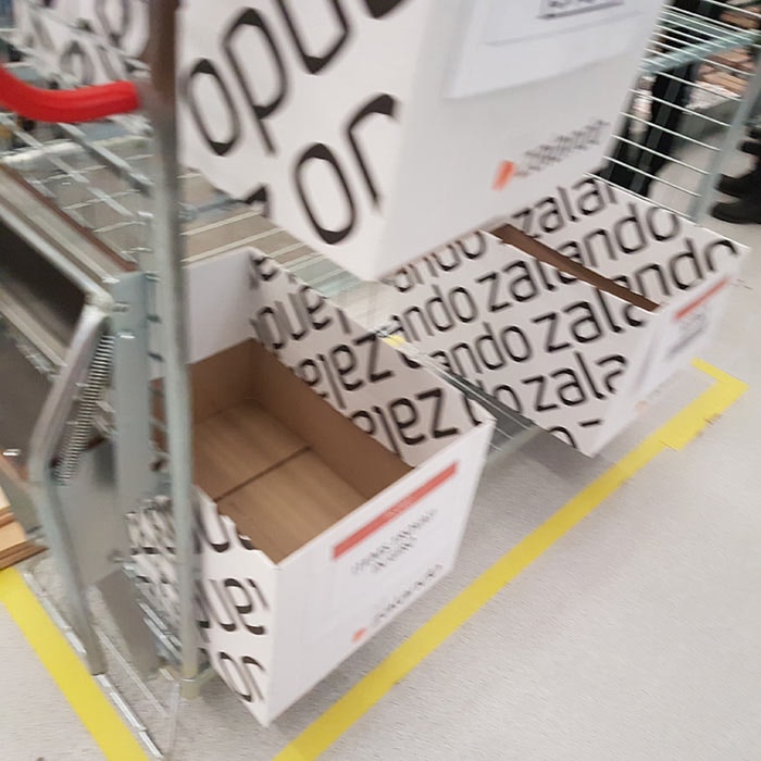 Il magazzino Zalando di Pavia impiega soprattutto donne Il magazzino Zalando di Pavia impiega soprattutto donne