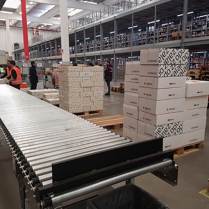 Il magazzino Zalando di Pavia impiega soprattutto donne Il magazzino Zalando di Pavia impiega soprattutto donne