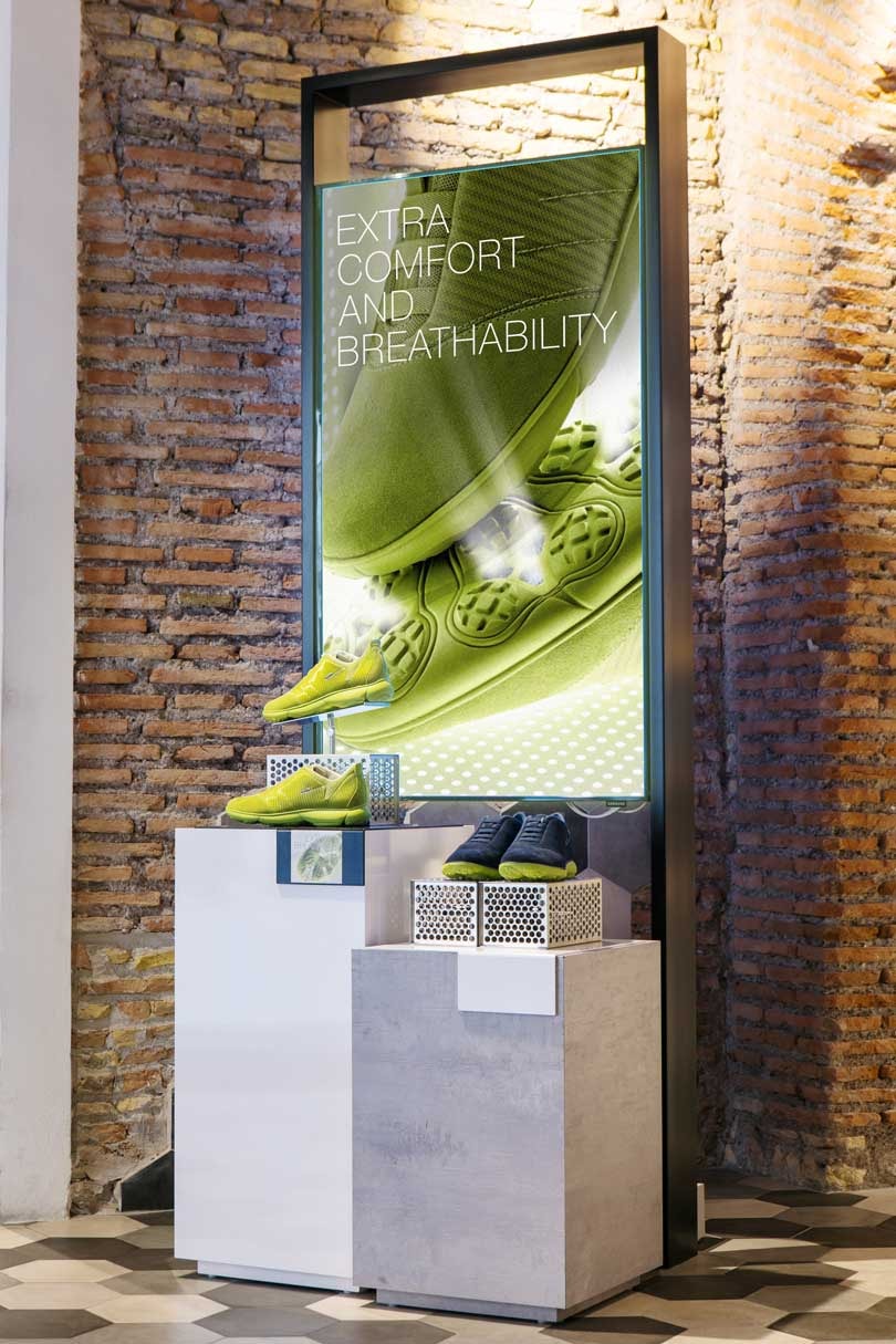 Geox ripensa i negozi con l'X store concept Geox ripensa i negozi con l'X store concept