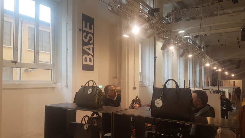 In foto: a spasso in via Tortona alla fiera White Milano In foto: a spasso in via Tortona alla fiera White Milano