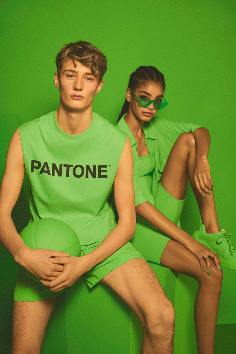 In immagini: Bershka si unisce a Pantone per una capsule collection monocromatica In immagini: Bershka si unisce a Pantone per una capsule collection monocromatica