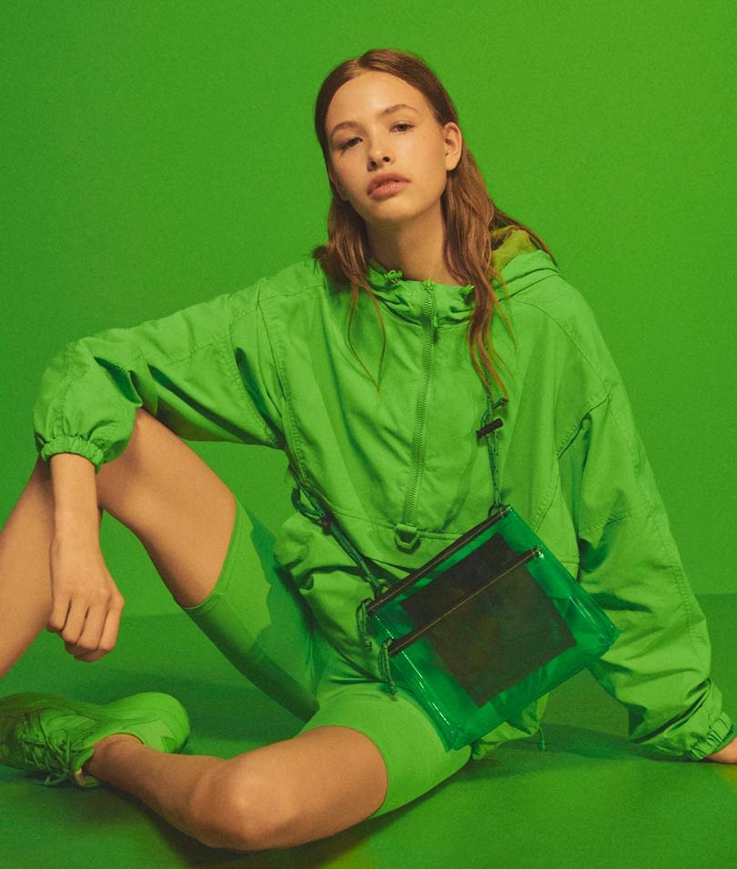 In immagini: Bershka si unisce a Pantone per una capsule collection monocromatica In immagini: Bershka si unisce a Pantone per una capsule collection monocromatica