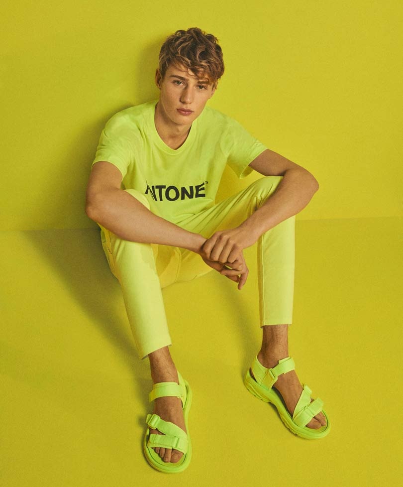 In immagini: Bershka si unisce a Pantone per una capsule collection monocromatica In immagini: Bershka si unisce a Pantone per una capsule collection monocromatica