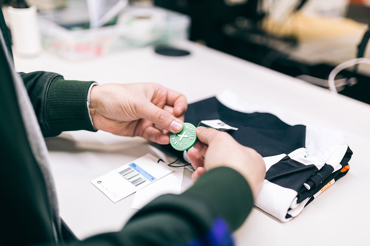 Nuovi lavori nella moda: professione autenticatore di sneaker Nuovi lavori nella moda: professione autenticatore di sneaker